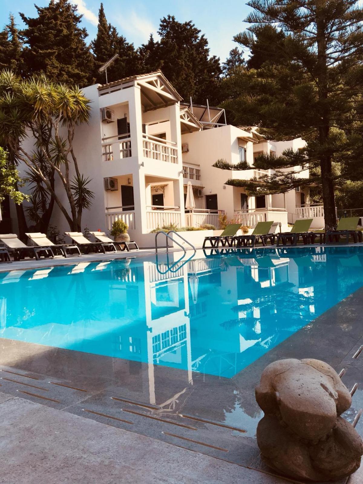 Trianon Studios Tsilivi  Luaran gambar