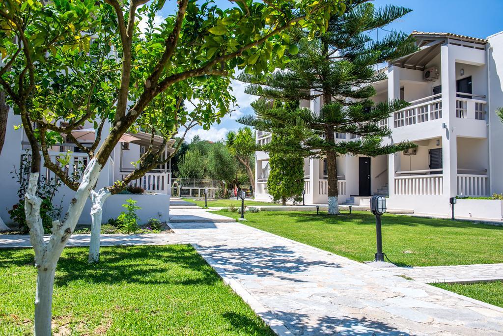 Trianon Studios Tsilivi  Luaran gambar