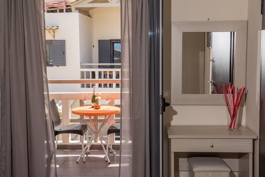 Trianon Studios Tsilivi  Luaran gambar